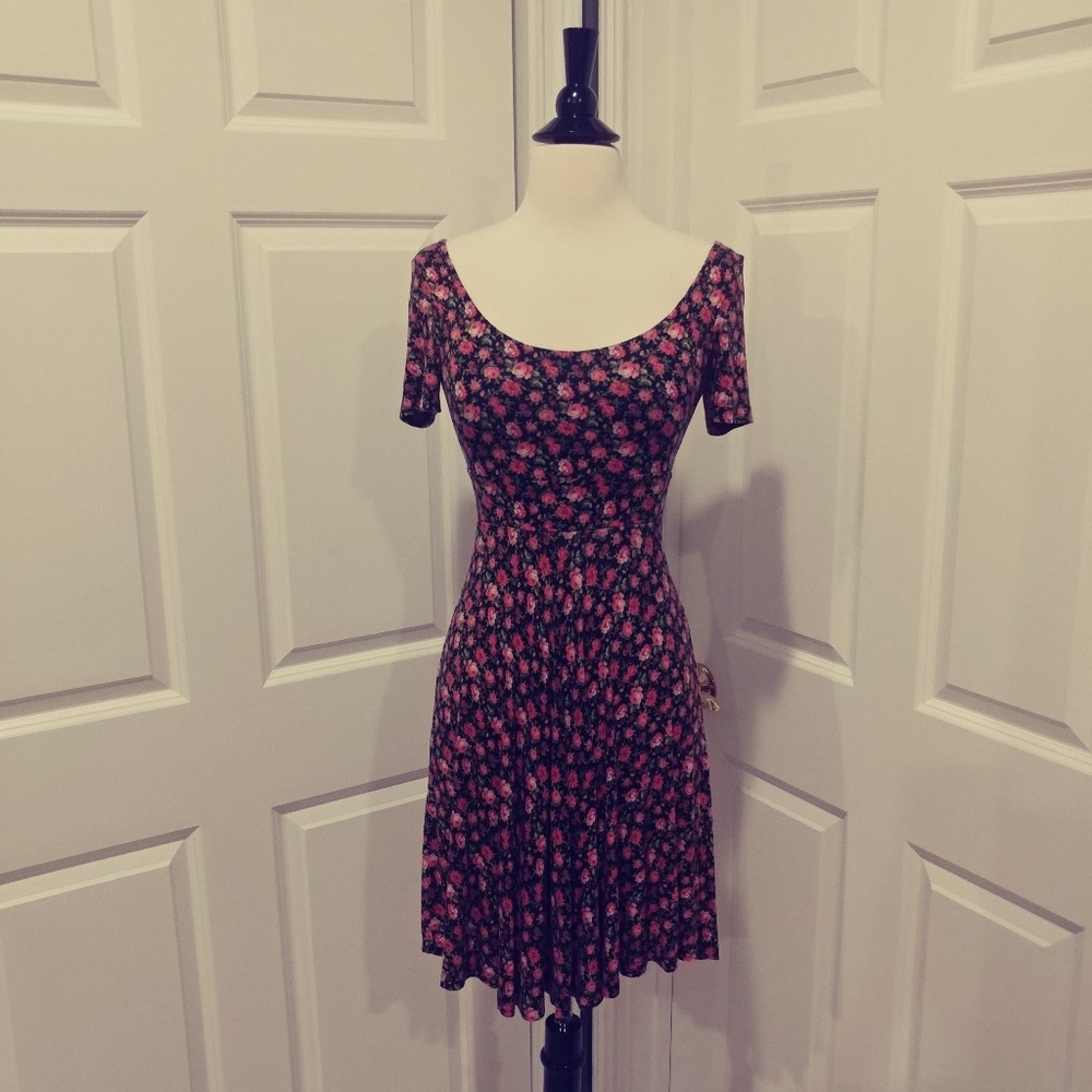 🌸 FLORAL CROSSBACK DRESS 🌸